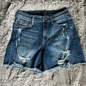 Like new Judy Blue denim shorts with tons of stretch! Size medium